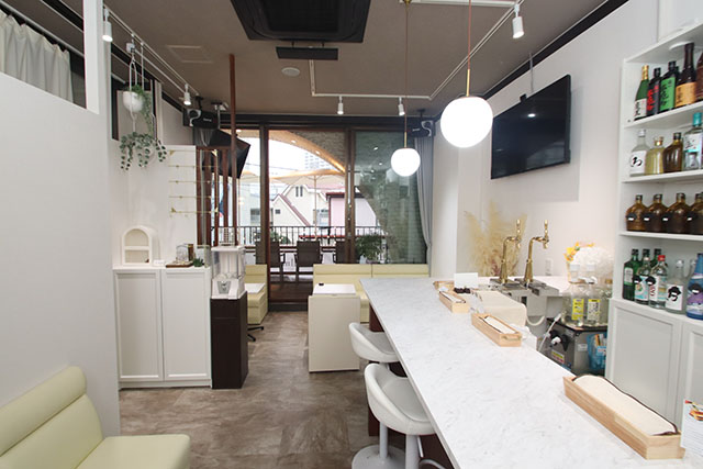 本厚木駅から徒歩圏内 大人がくつろげる隠れ家カフェ film cafe&bar