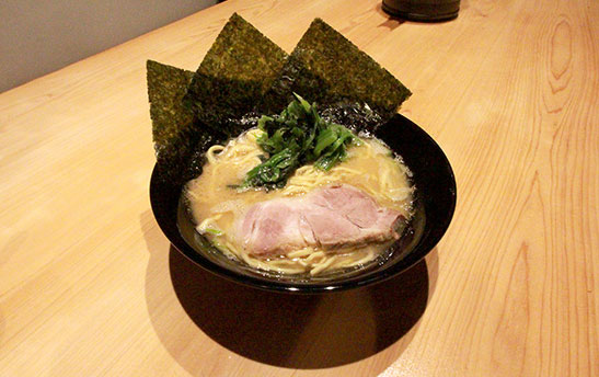 醤油豚骨ラーメン